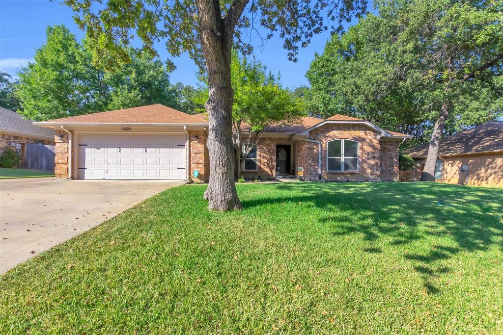 6825 Ridgewood Drive, North Richland Hills