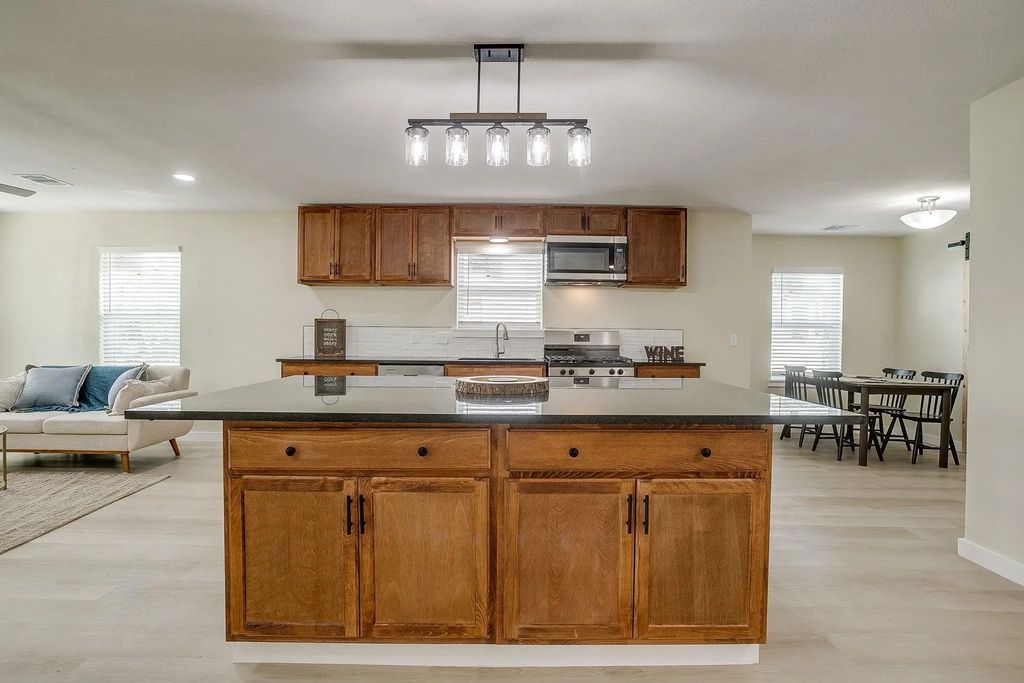 1320 Wayne Street, Haltom City