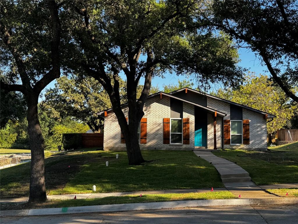 2922 Ashglen Drive, Garland