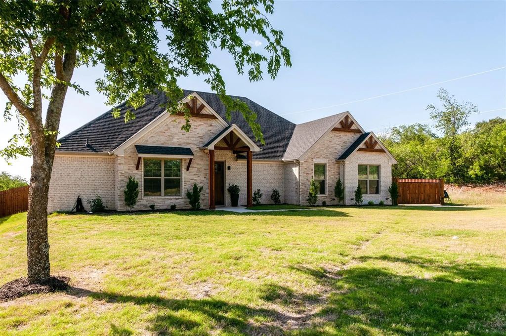 910 White Marlin Drive, Burleson