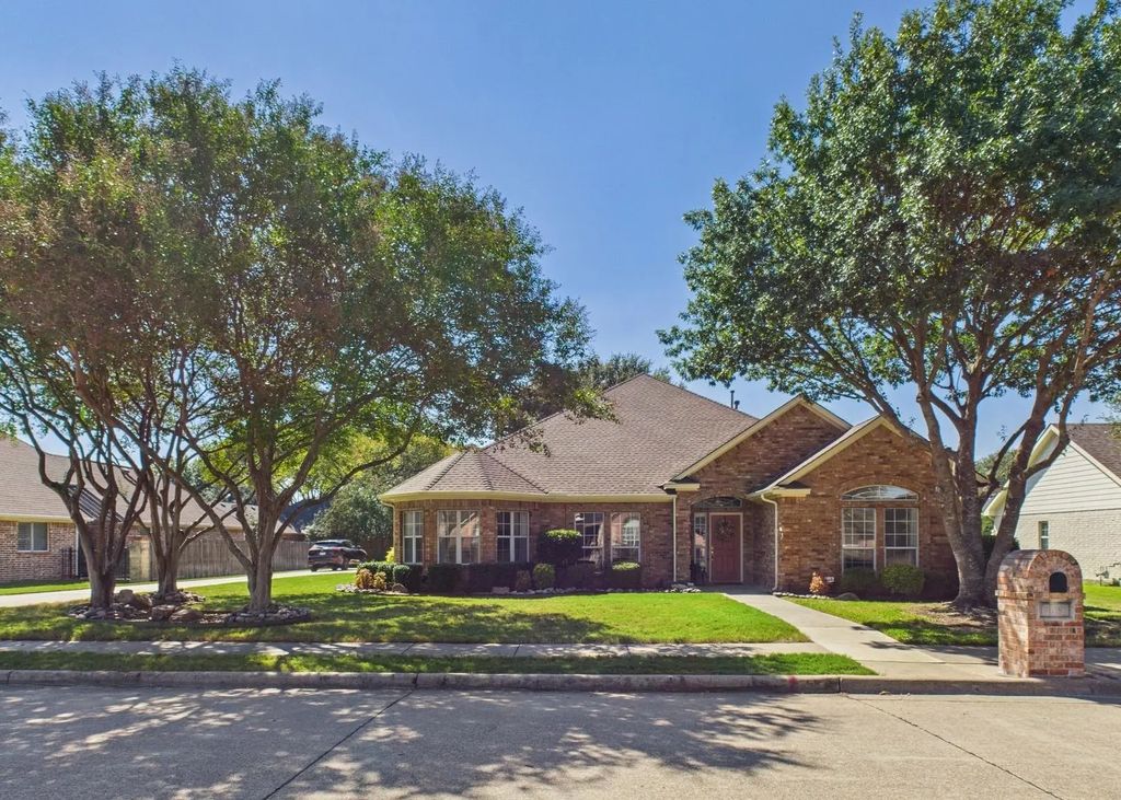 105 Sumner Lane, Waxahachie