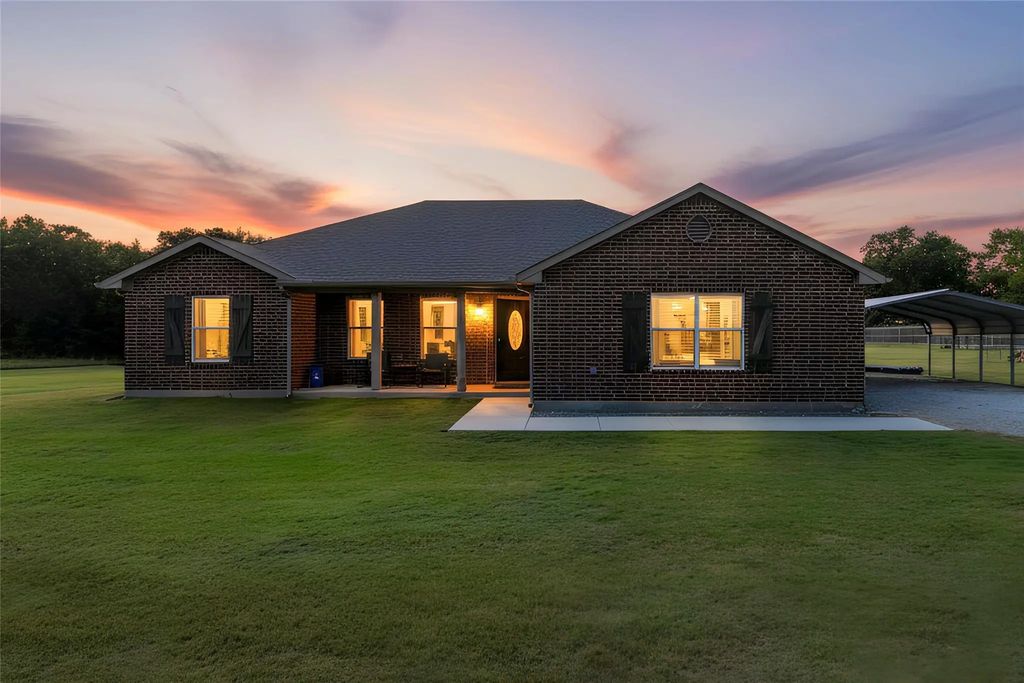 247 County Road 156, Whitesboro