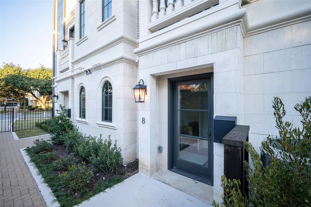 4529 Emerson Avenue 8, University Park