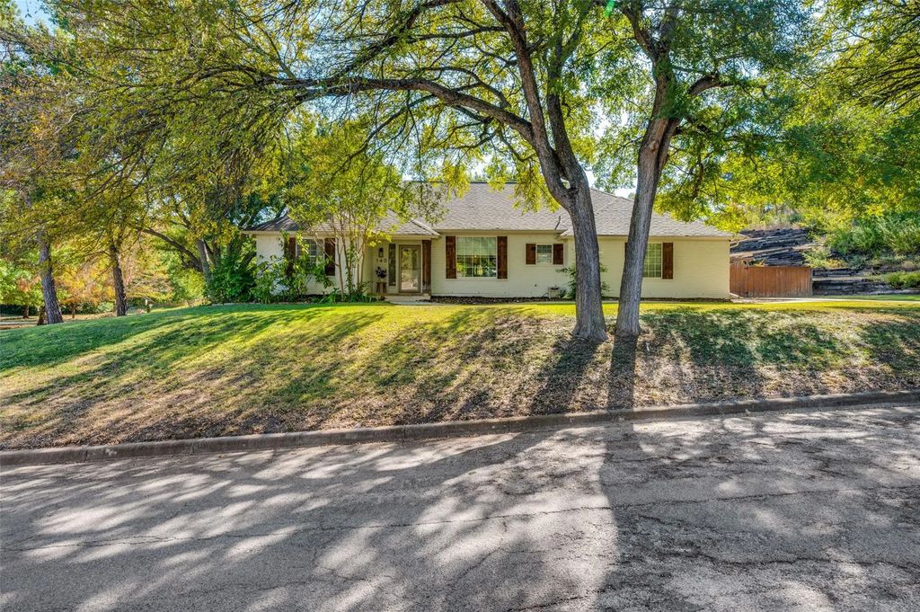 140 Willow Ridge Road, Fort Worth