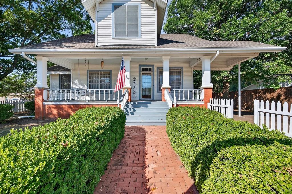 201 N Main Street, Leonard
