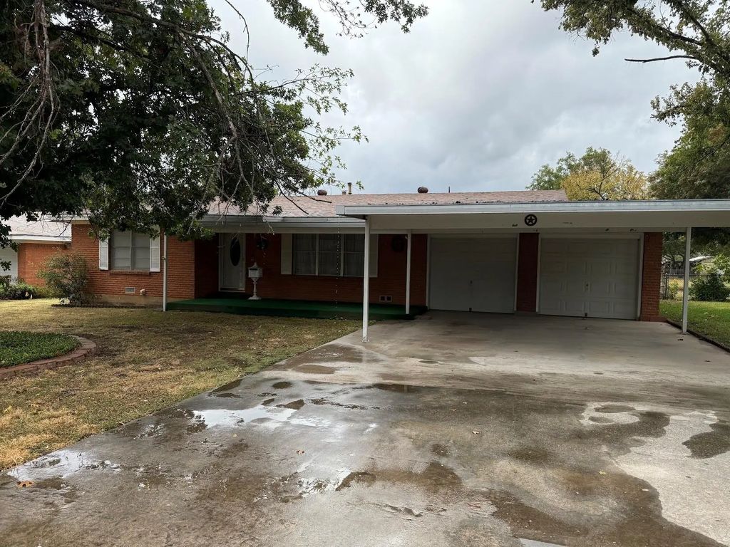 1306 Warden Street, Benbrook