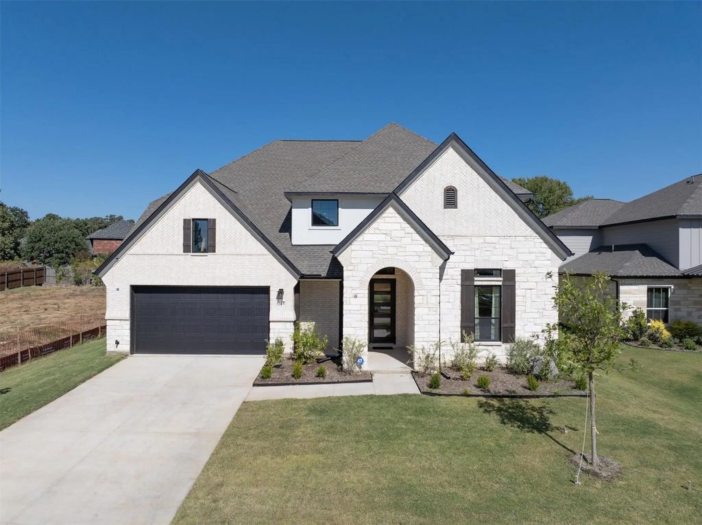 305 Alicia Court, Mansfield