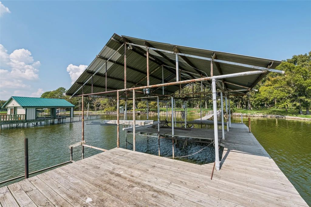1457 Riverside Drive, Quinlan