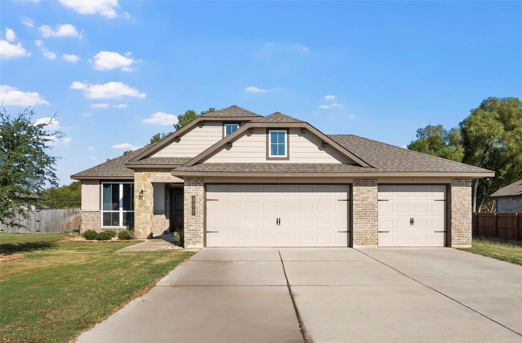 377 Hadley Street, Woodway