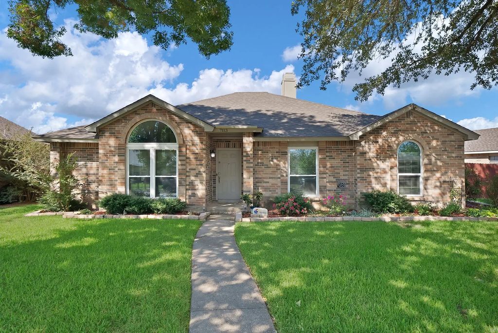 7113 Lo Chalmers Lane, Garland