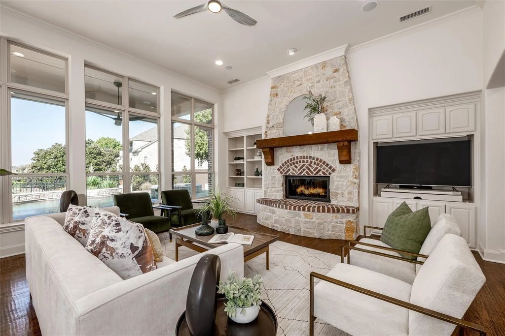 2911 Merlin Drive, Lewisville