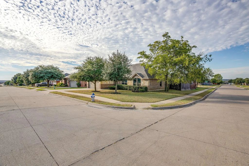 621 Daniel Drive, Burleson