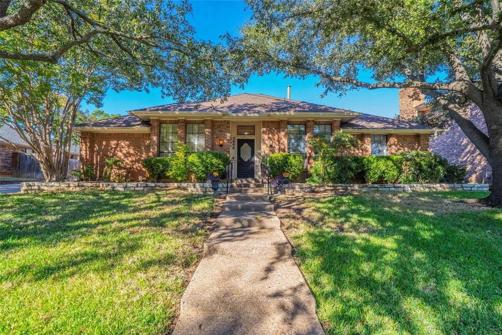 3008 Creekview Drive, Grapevine