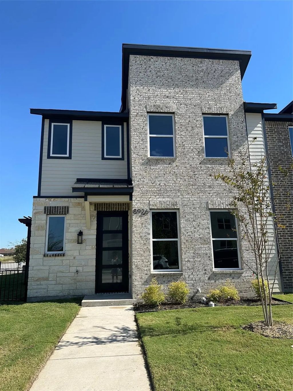 8926 Lowell Street, Rowlett