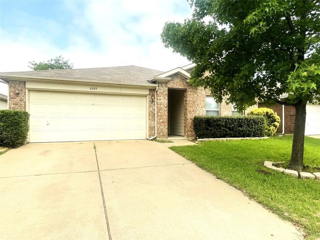 8309 Horse Whisper Lane, Fort Worth