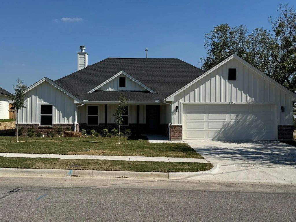 606 N Mill Street, Weatherford