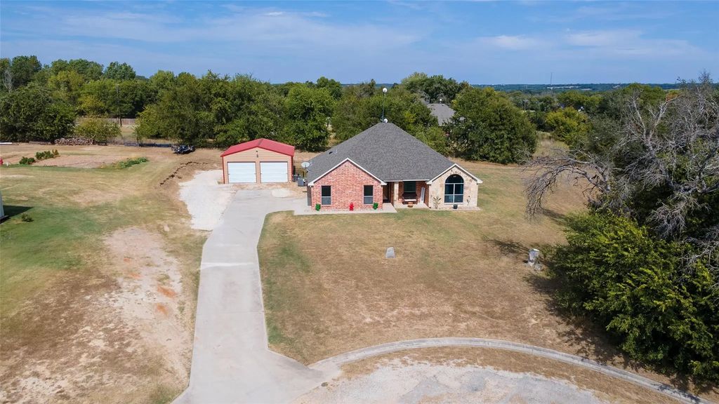207 Bay Court, Weatherford