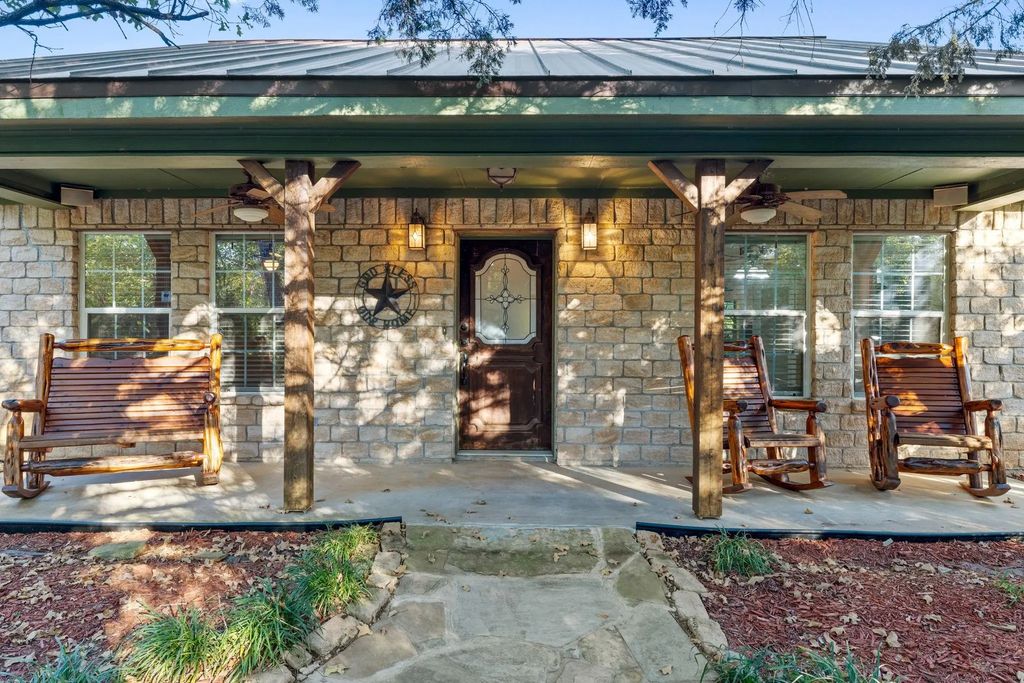 600 Seals Road, Bartonville