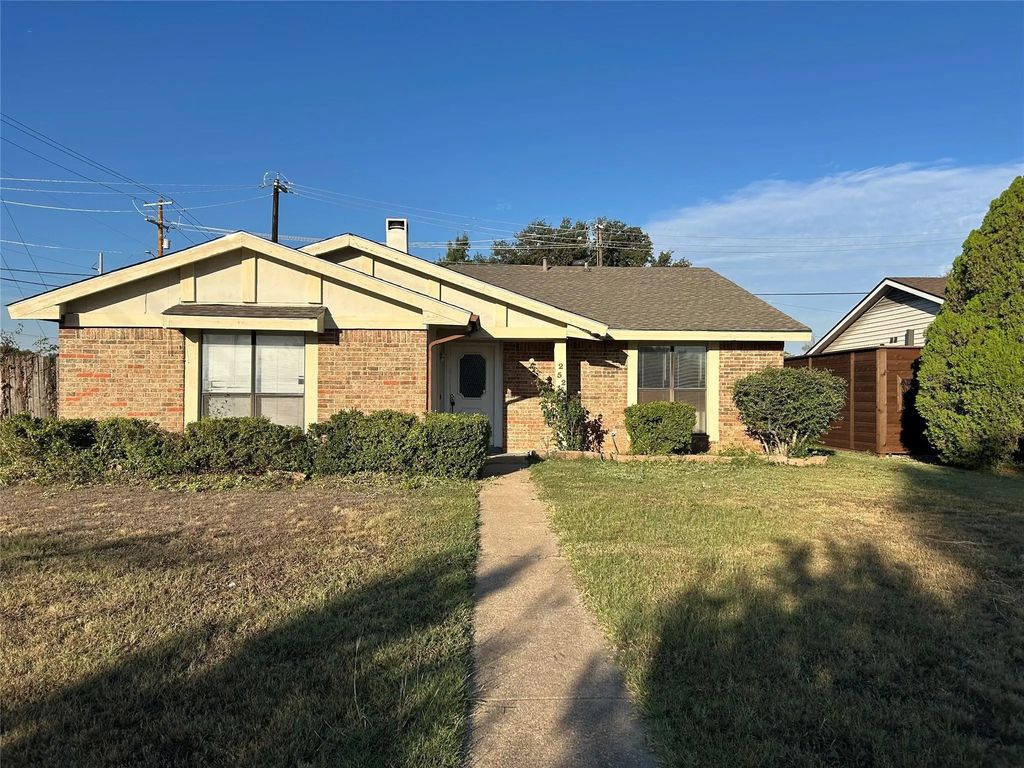 2525 Crown Circle, Garland