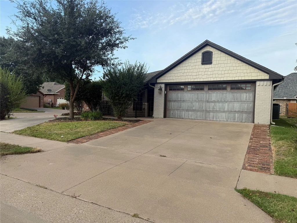 1010 Roberts Bend Court, Granbury