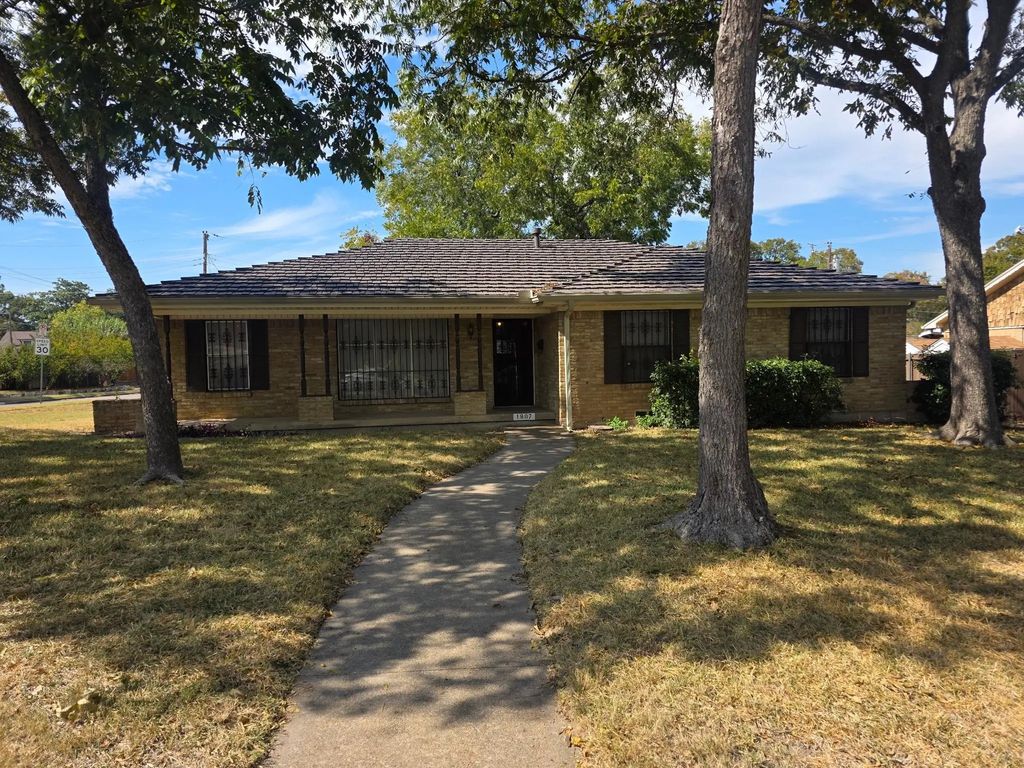 1807 Mapleton Drive, Dallas