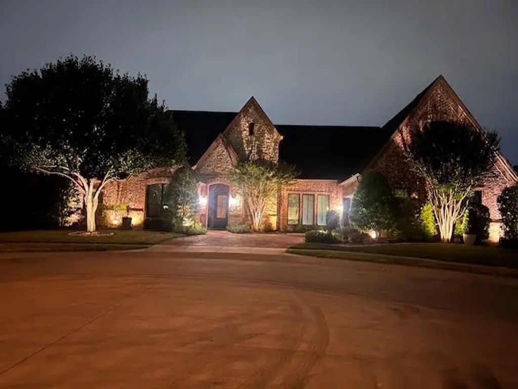 4001 Fairmont Court, Bedford