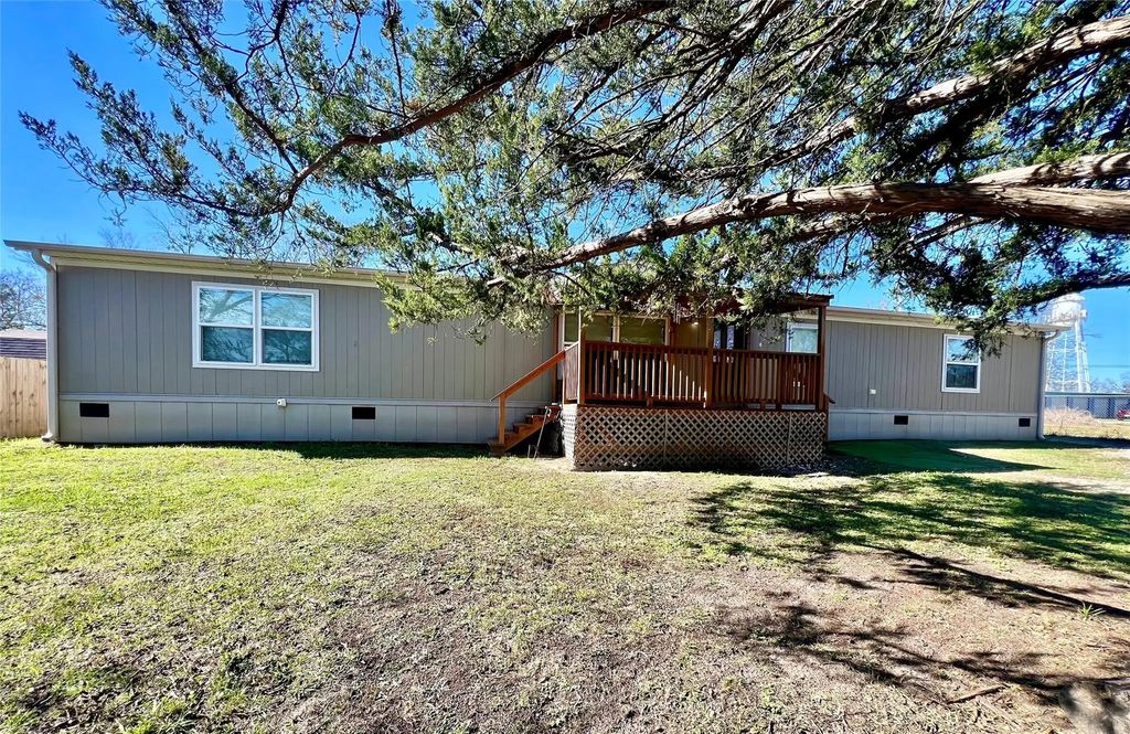103 Division Street, Lone Oak