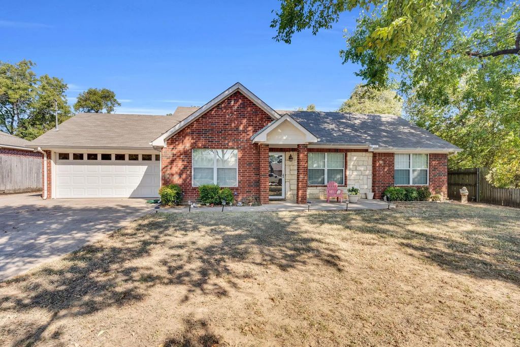 412 W 3rd Street, Kennedale