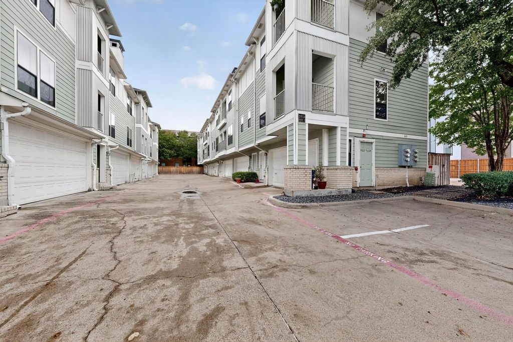 2415 Stutz Drive H, Dallas