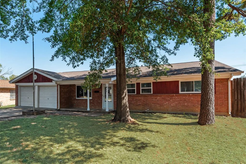 411 Yorkshire Drive, Euless