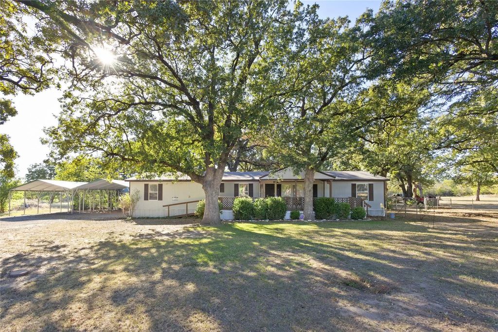 1149 Magnolia Mound, Kemp