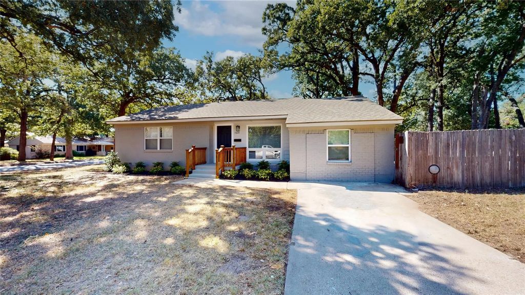 1820 Oak Tree Lane, Arlington