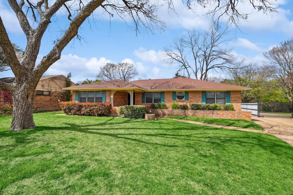 711 Bizerte Avenue, Dallas