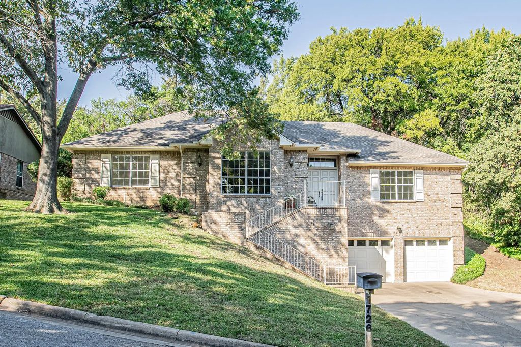 1726 Spring Lake Drive, Arlington