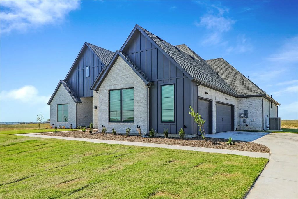 7517 County Road 1230, Godley