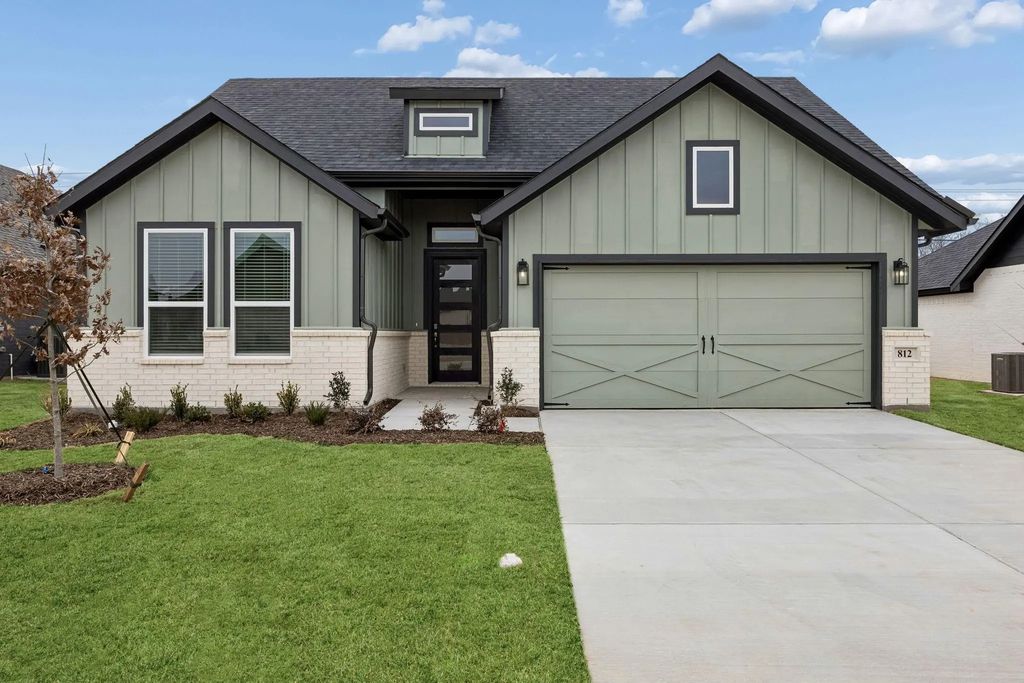 812 Tesslynn Avenue, Godley