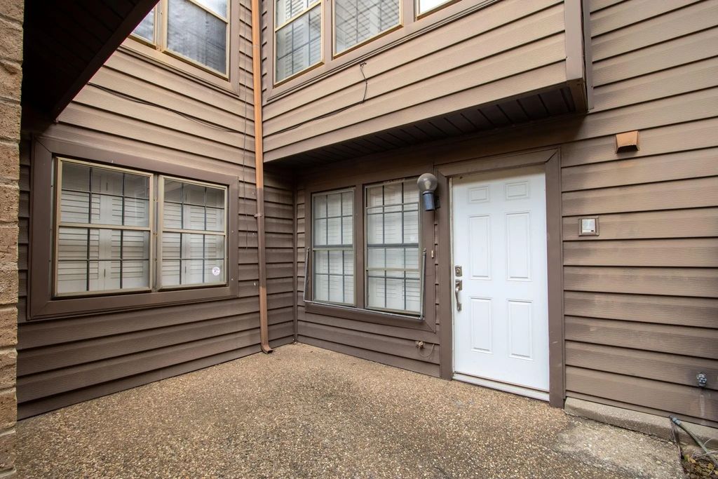 742 Oakwood Trail, Fort Worth