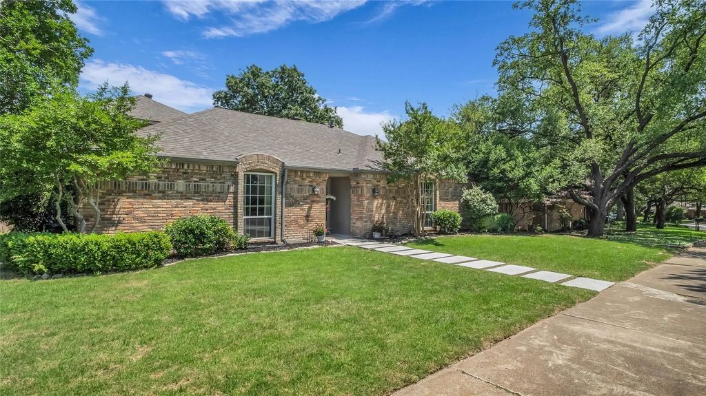8534 Vista View Drive, Dallas