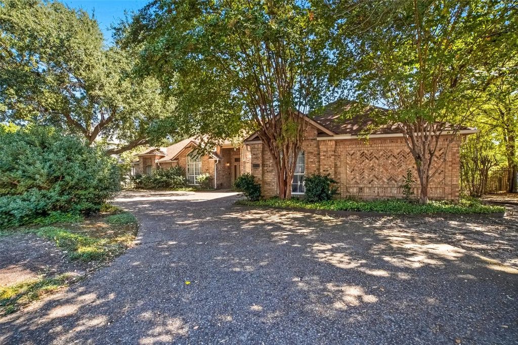 4104 Manorview Lane, Mesquite