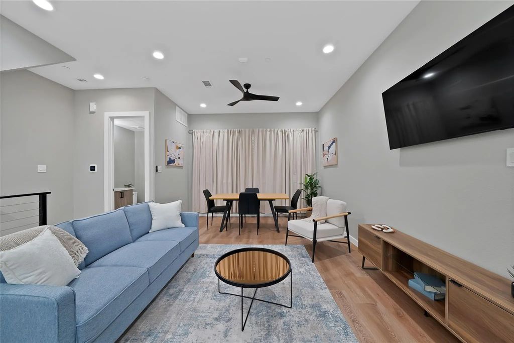 2813 Weisenberger Street 102, Fort Worth