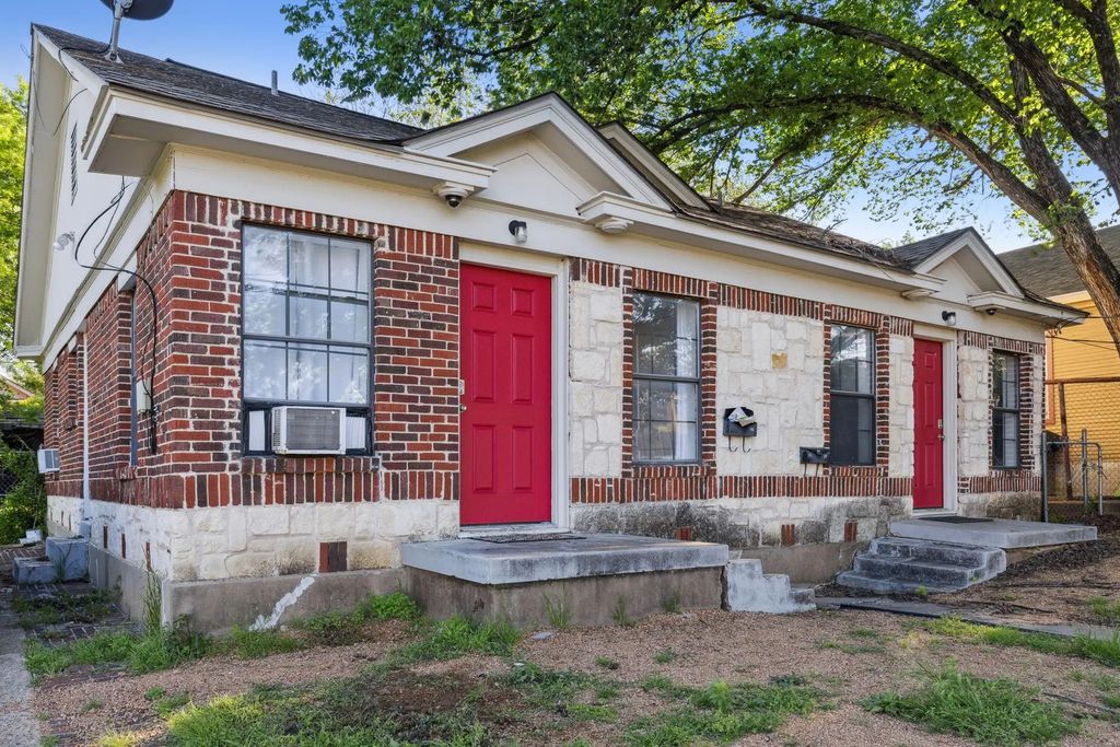 112 W 8th Street, Dallas