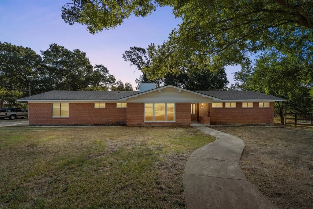 8922 Whippoorwill Drive, Woodway