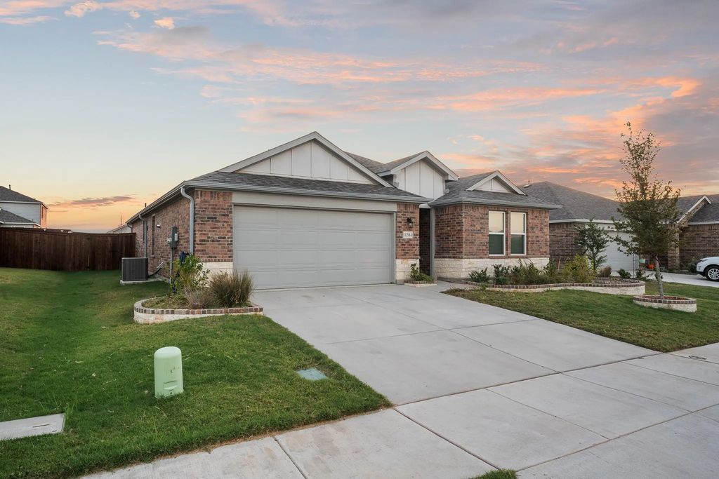 1204 Nuevo Rancho Lane, Fort Worth