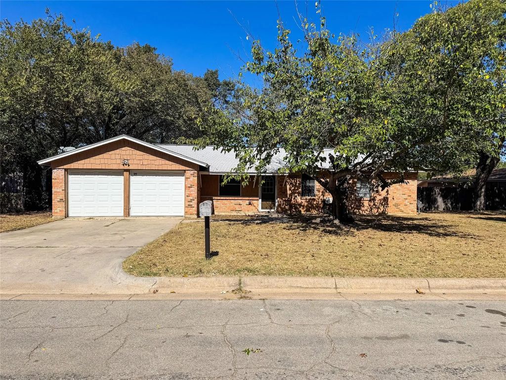 302 Bowles Court, Kennedale