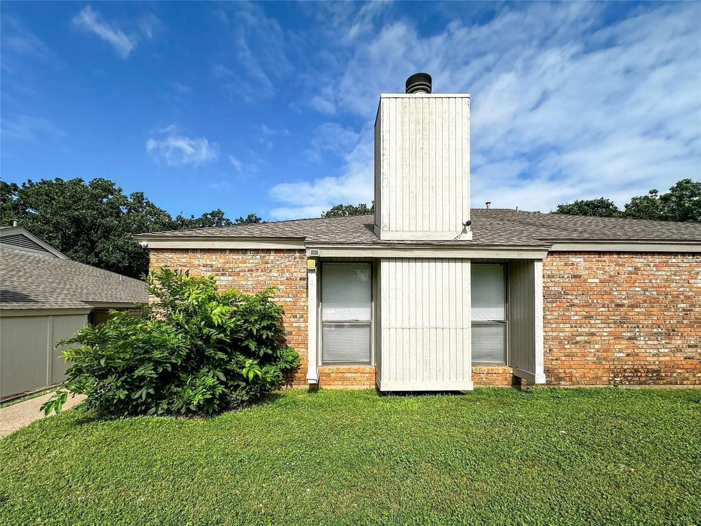 2514 Windy Pine Lane 2514, Arlington