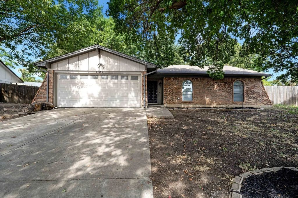 1003 Shana Court, Arlington