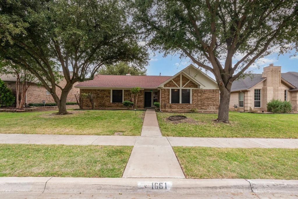 1661 Crosshaven Drive, Lewisville