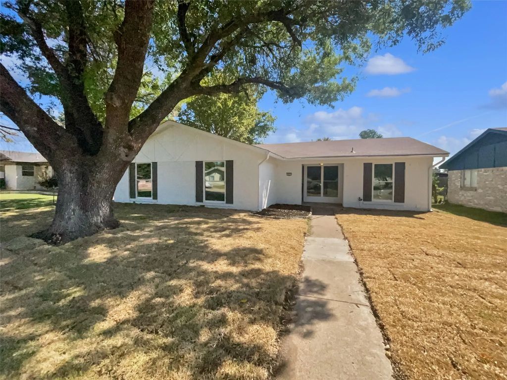 922 Laguna Drive, Garland