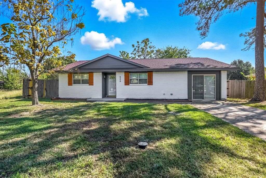 808 Bullock Street, Coppell