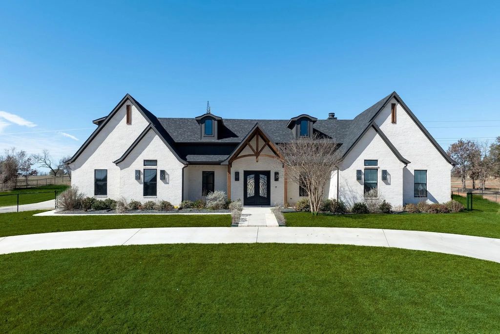 704 Glade Park Court, Azle